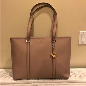 MICHAEL KORS Sady laptop tote in Fawn color